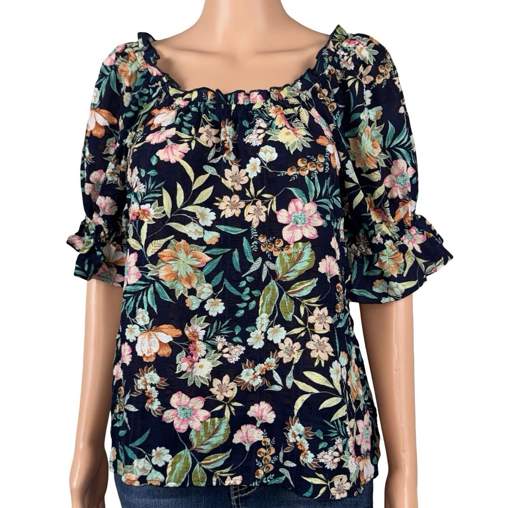 Status By Chenault Medium Floral Short Sleeve Blouse Top Shirt Feminine Pre-Own